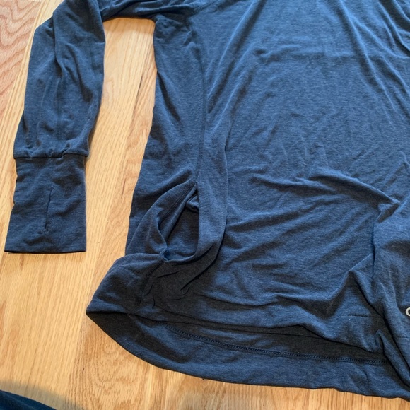 Gap Fit Pullover - Picture 2 of 4